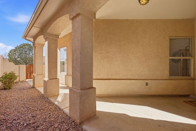 8008 Oso Loco Drive NE, Albuquerque, NM 87122