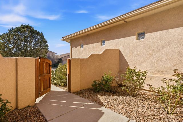 8008 Oso Loco Drive NE, Albuquerque, NM 87122