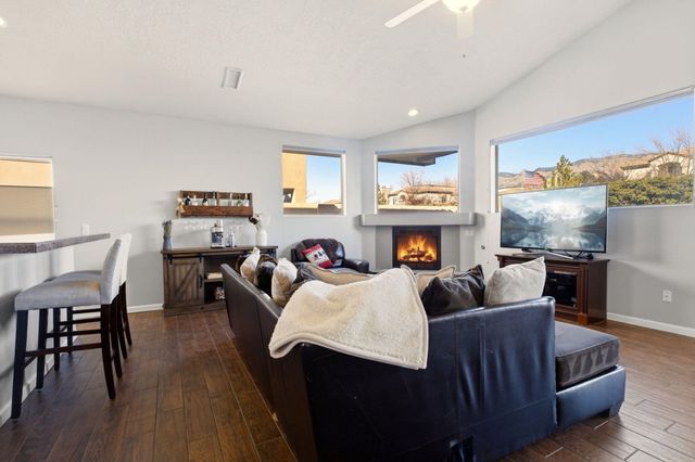 8008 Oso Loco Drive NE, Albuquerque, NM 87122