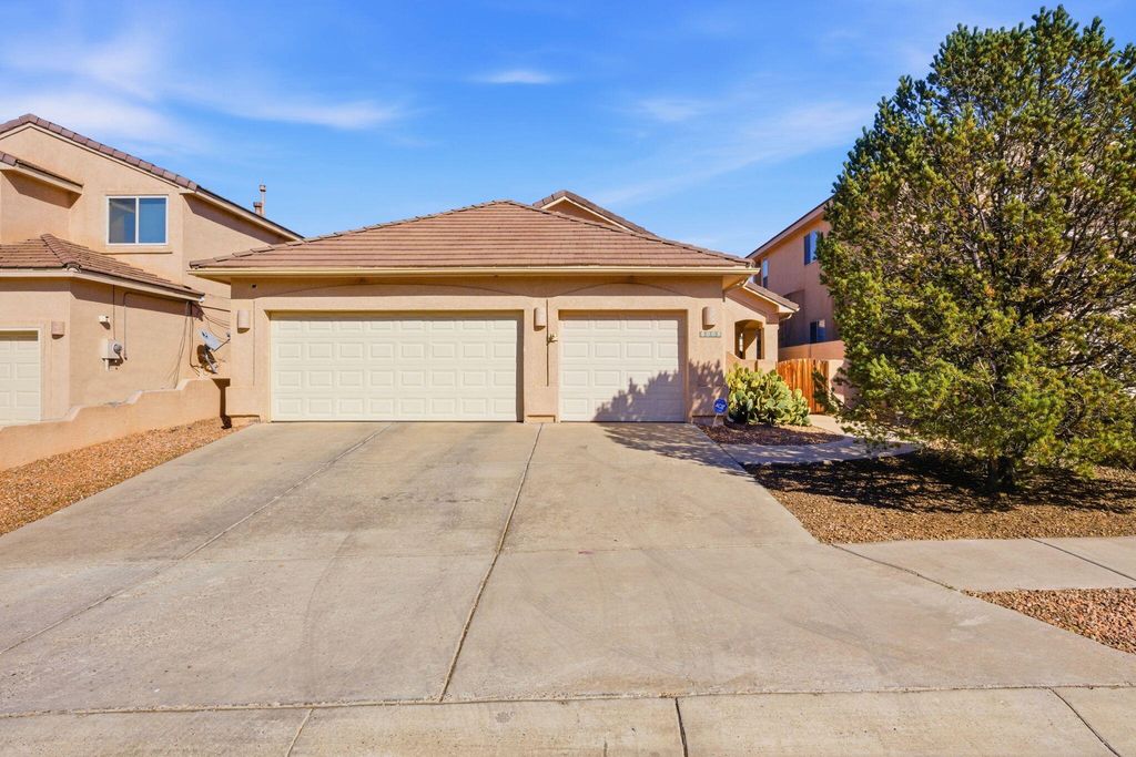8008 Oso Loco Drive NE, Albuquerque, NM 87122