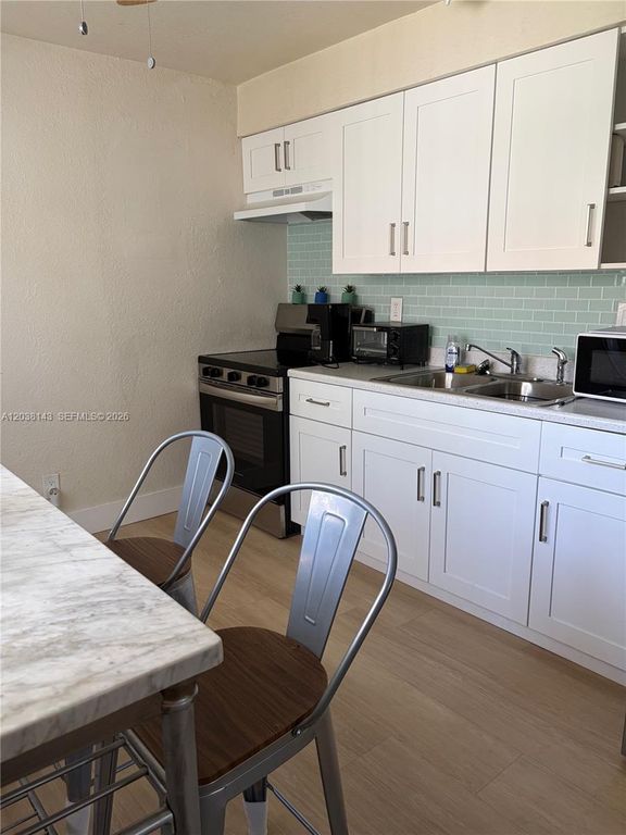 1635 Dewey Street B, Hollywood, FL 33020