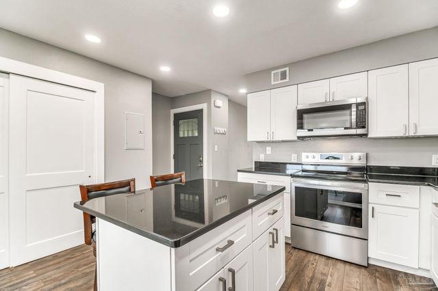 8522 Gulf Blvd 10, Navarre Beach, FL 32566