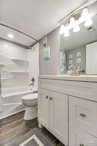 8522 Gulf Blvd 10, Navarre Beach, FL 32566