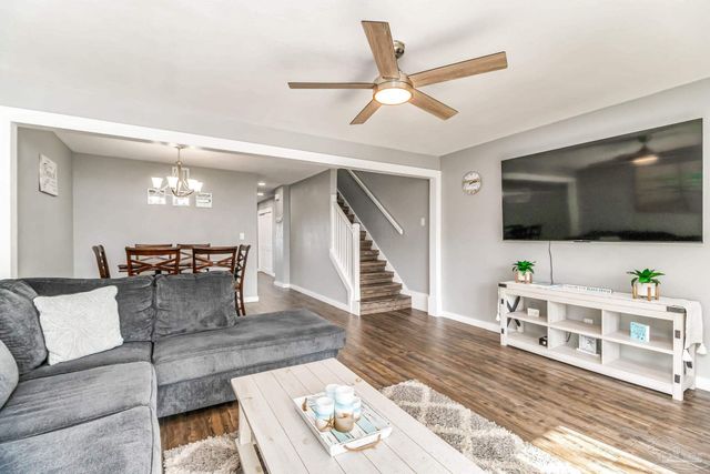 8522 Gulf Blvd 10, Navarre Beach, FL 32566