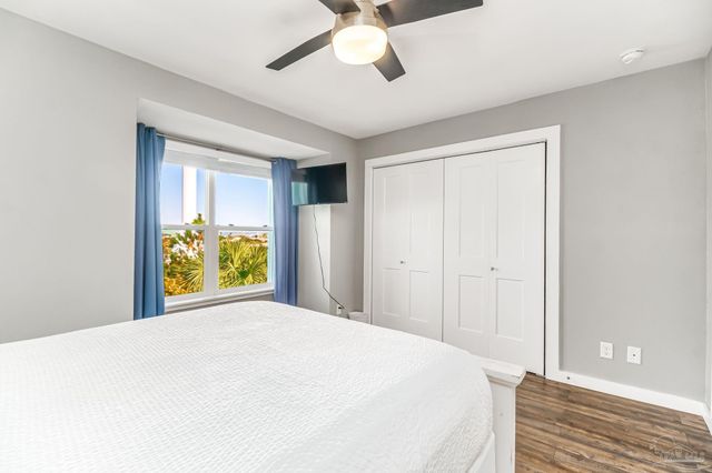 8522 Gulf Blvd 10, Navarre Beach, FL 32566