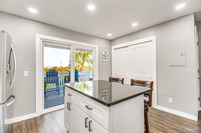 8522 Gulf Blvd 10, Navarre Beach, FL 32566