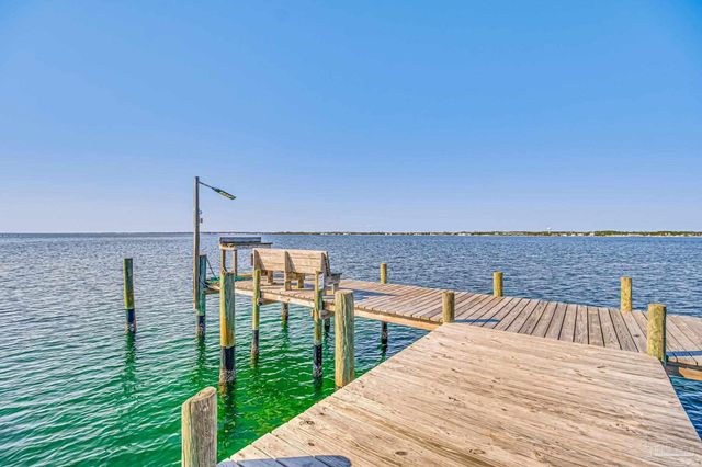 8522 Gulf Blvd 10, Navarre Beach, FL 32566