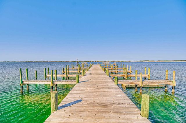 8522 Gulf Blvd 10, Navarre Beach, FL 32566