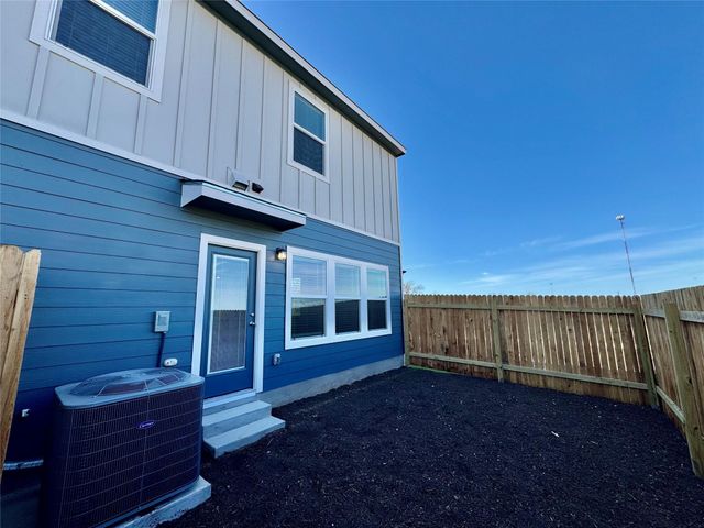 105 Calcite RD 1, Kyle, TX 78640