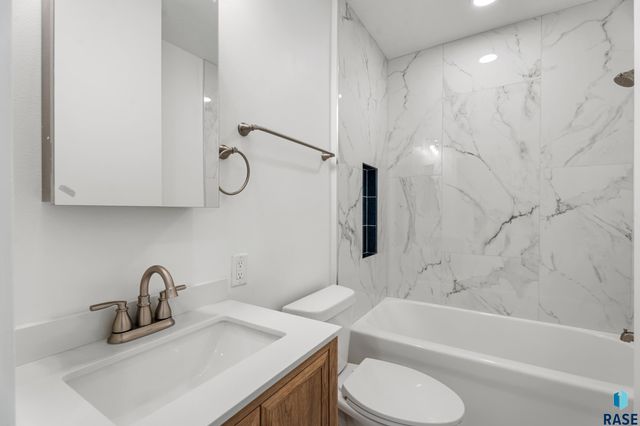 2405 W Bailey St Street, Sioux Falls, SD 57104