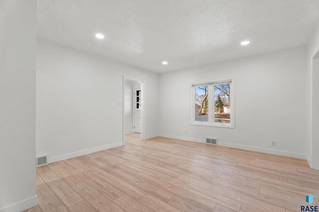 2405 W Bailey St Street, Sioux Falls, SD 57104