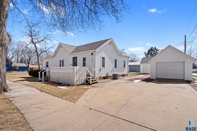 2405 W Bailey St Street, Sioux Falls, SD 57104