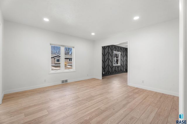 2405 W Bailey St Street, Sioux Falls, SD 57104