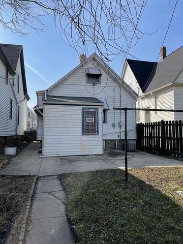 2836 N Richards STREET, Milwaukee, WI 53212