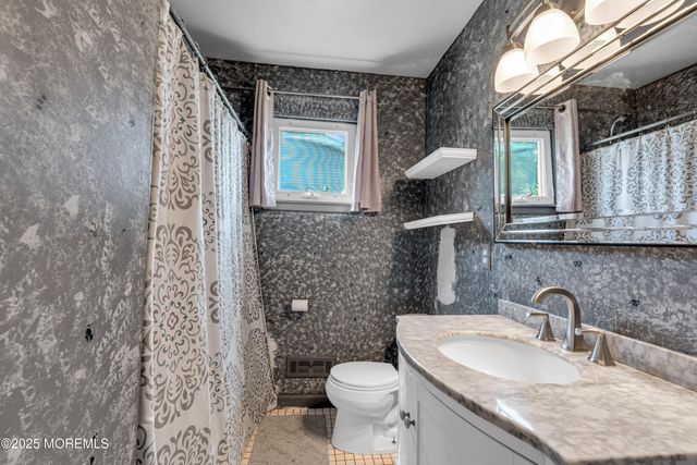 46 Parkview Drive, Hazlet, NJ 07730