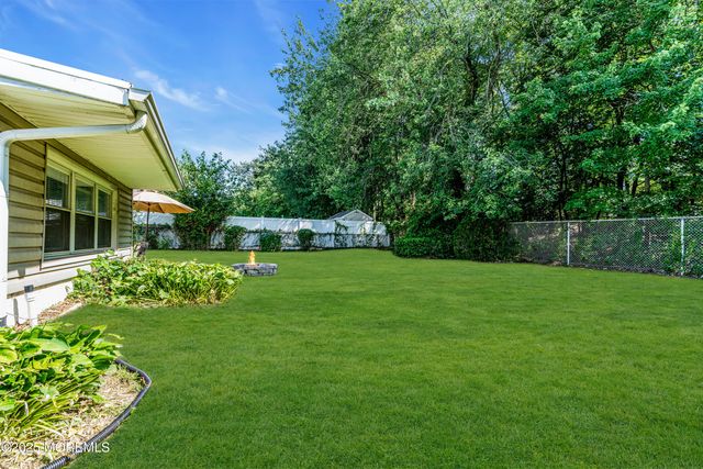 46 Parkview Drive, Hazlet, NJ 07730