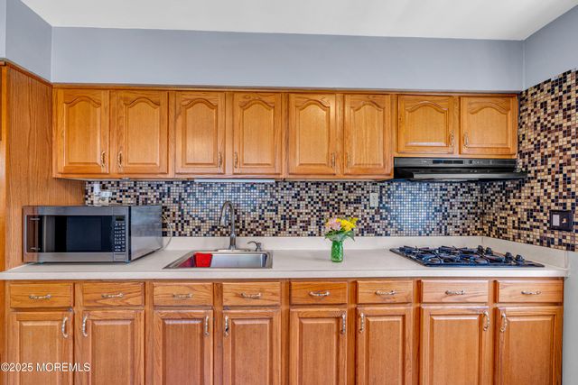 46 Parkview Drive, Hazlet, NJ 07730