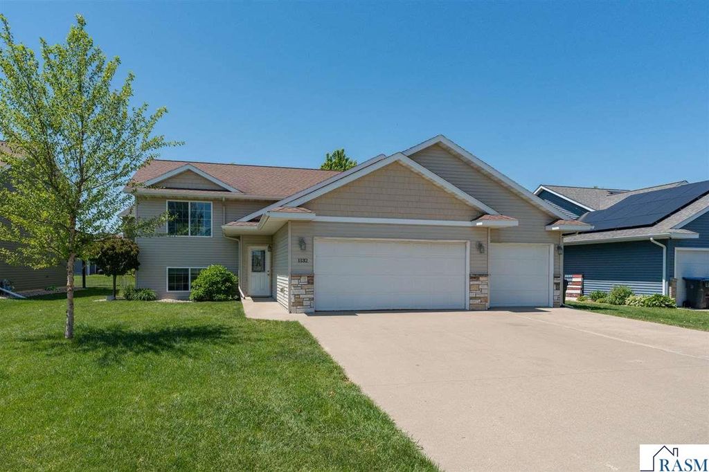1132 Heron Drive, Mankato, MN 56001