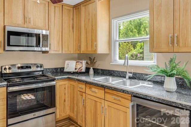 82 Lees Creek Road, Asheville, NC 28806