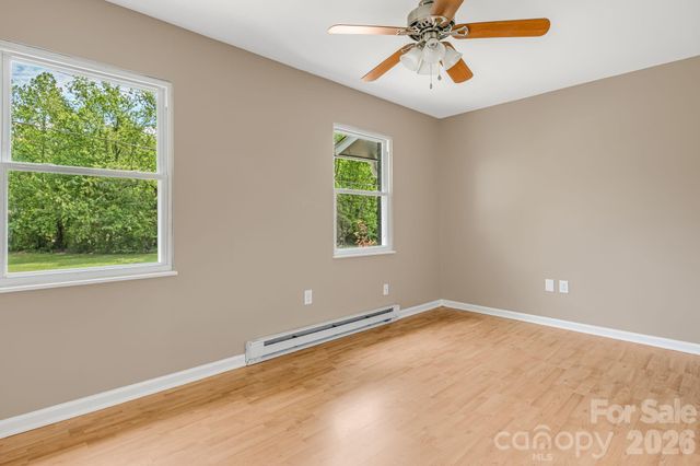 82 Lees Creek Road, Asheville, NC 28806