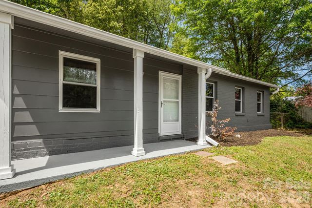 82 Lees Creek Road, Asheville, NC 28806