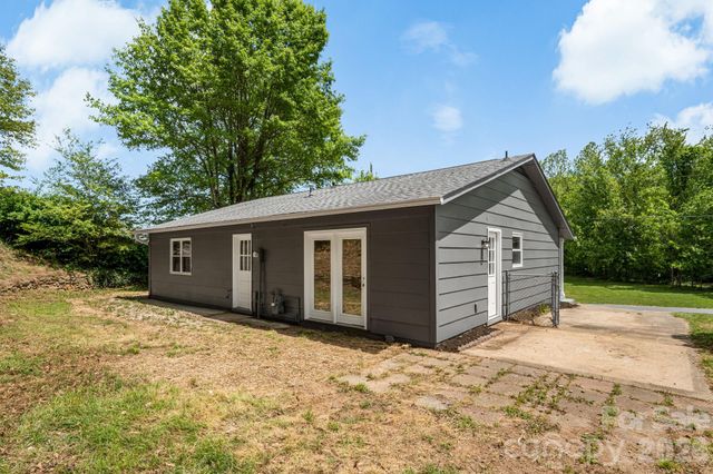 82 Lees Creek Road, Asheville, NC 28806