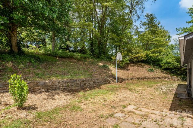 82 Lees Creek Road, Asheville, NC 28806