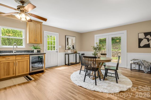 82 Lees Creek Road, Asheville, NC 28806