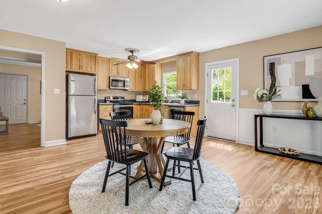 82 Lees Creek Road, Asheville, NC 28806