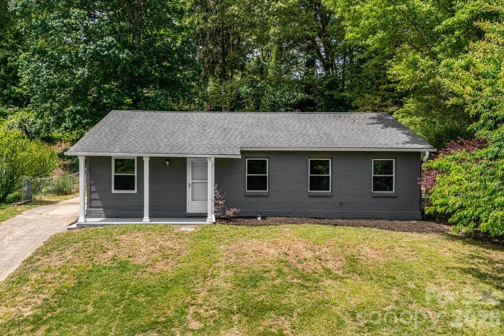 82 Lees Creek Road, Asheville, NC 28806