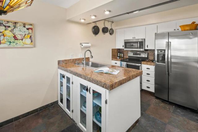 634 E Solana Circle, Solana Beach, CA 92075