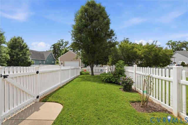 110 Giddy-Up Ln, Ashland, VA 23005