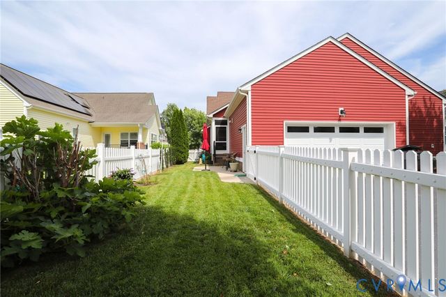 110 Giddy-Up Ln, Ashland, VA 23005