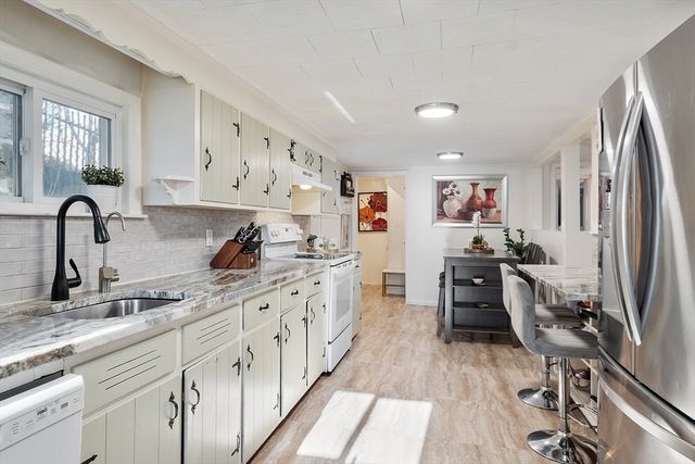 2 Grove St, Methuen, MA 01844