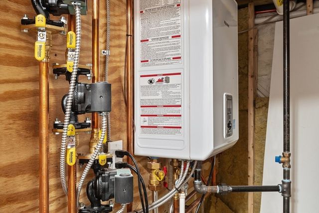 2 Grove St, Methuen, MA 01844