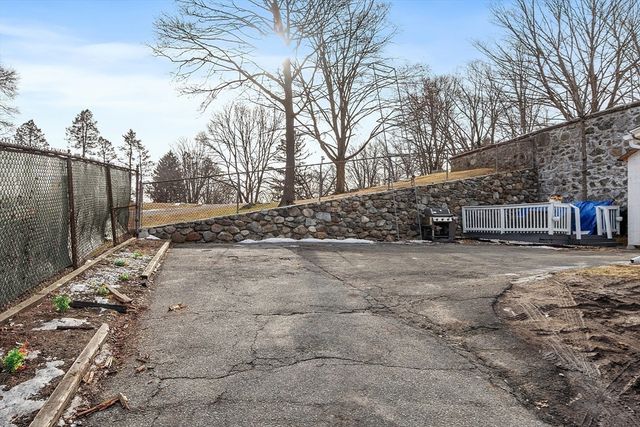 2 Grove St, Methuen, MA 01844