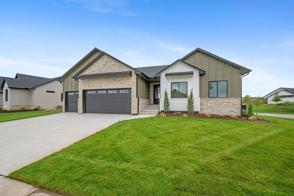 8513 W Pebble St, Maize, KS 67101