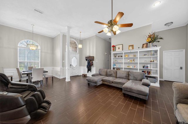 801 Beth Dr, Tyler, TX 75703