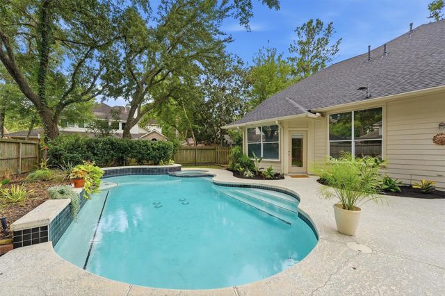 315 N Maple Glade Circle, The Woodlands, TX 77382