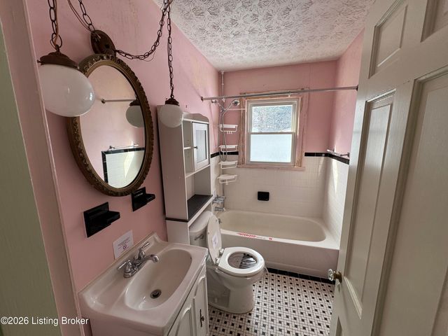 3122 Plover Rd, Louisville, KY 40213