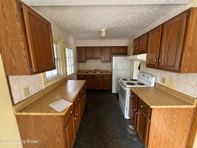 3122 Plover Rd, Louisville, KY 40213