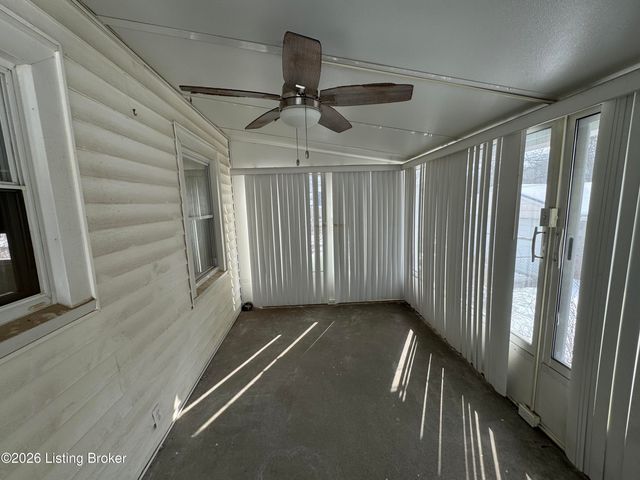 3122 Plover Rd, Louisville, KY 40213