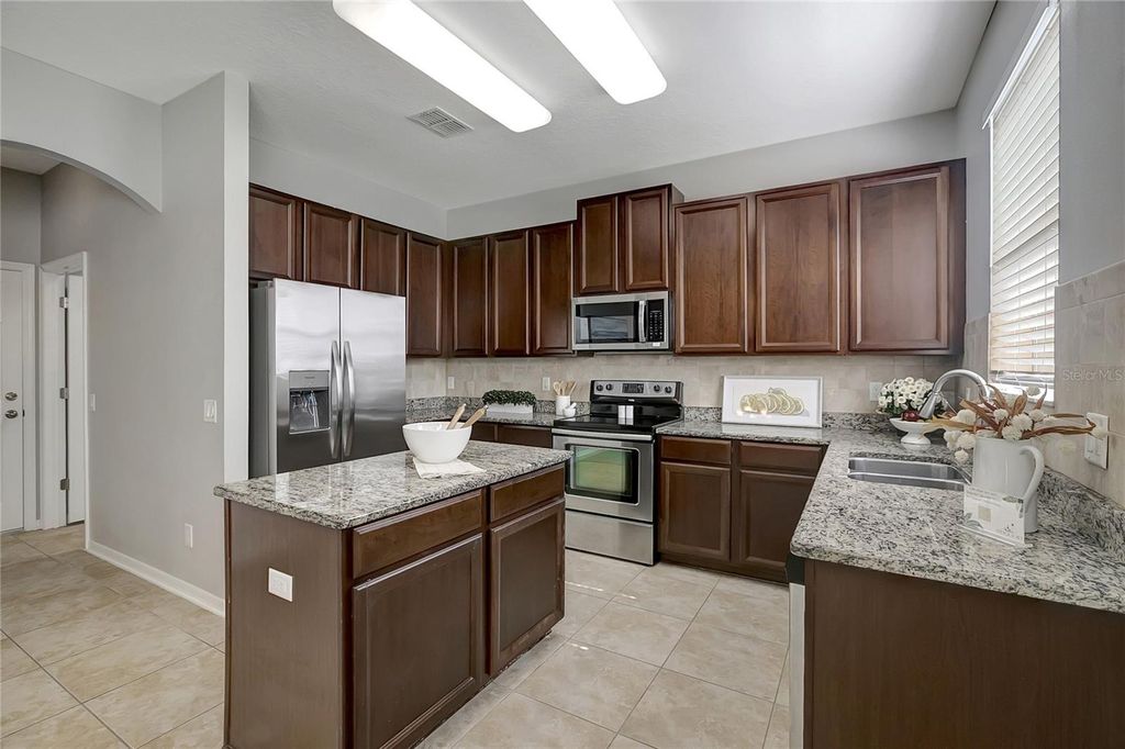 Image 17 of property listing at 10653 PICTORIAL PARK DRIVE, Tampa, FL 33647