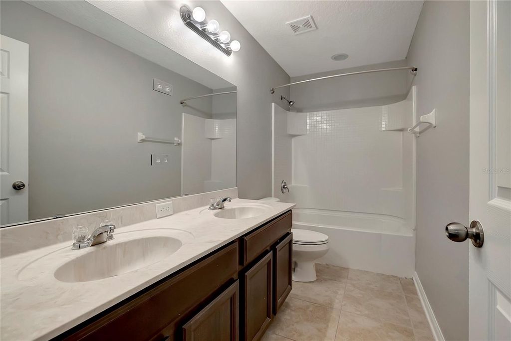 Image 39 of property listing at 10653 PICTORIAL PARK DRIVE, Tampa, FL 33647