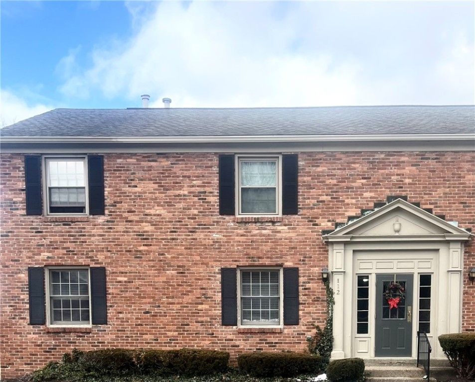 112 Jamestown Dr A, Scott Twp, PA 15216