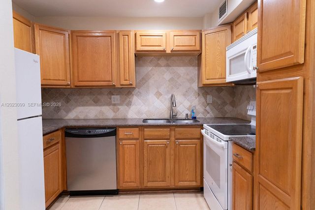 8018 SW 18th Ct 2-8, Davie, FL 33324