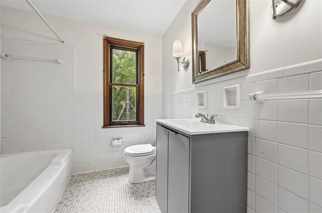 224 Thornberry Drive, Churchill Boro, PA 15235