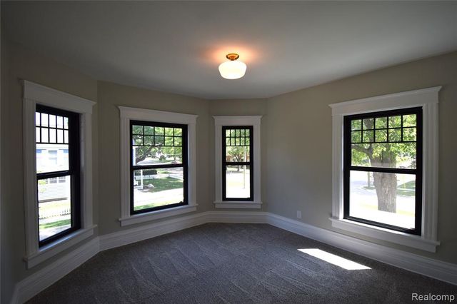 45669 Cass Avenue, Utica, MI 48317