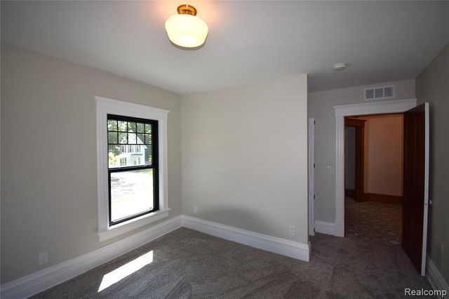 45669 Cass Avenue, Utica, MI 48317