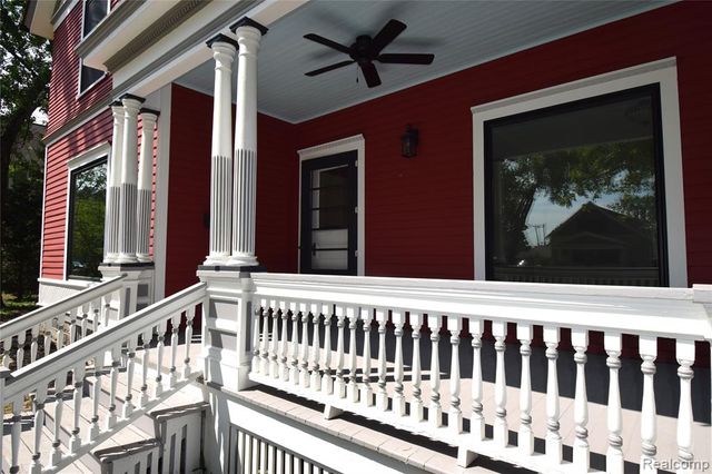 45669 Cass Avenue, Utica, MI 48317